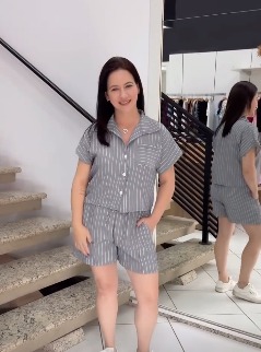 Vestido branco com bordado floral colorido
